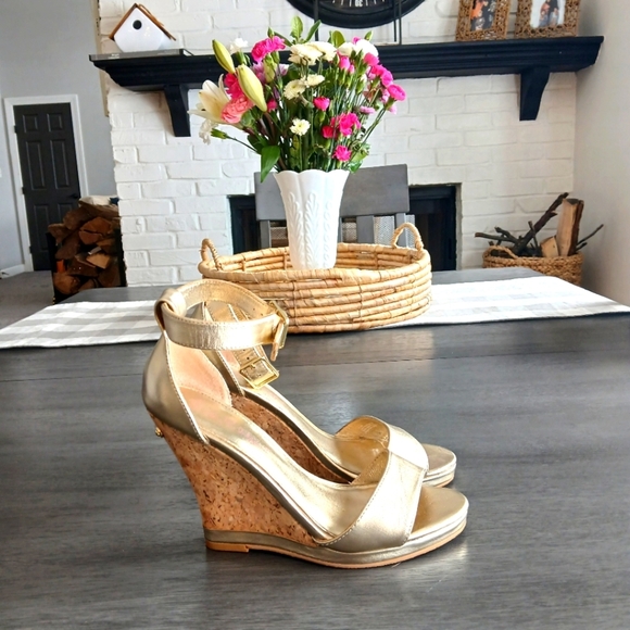 Lilly Pulitzer Shoes - Lilly Pultzier Gold Wedge Sandals like New size 6